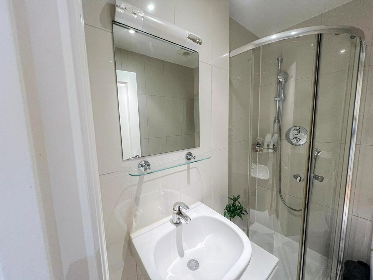 3 Bedroom Apartment With Private Terrace In Pimlico, Westminster, Victoria Londen Buitenkant foto