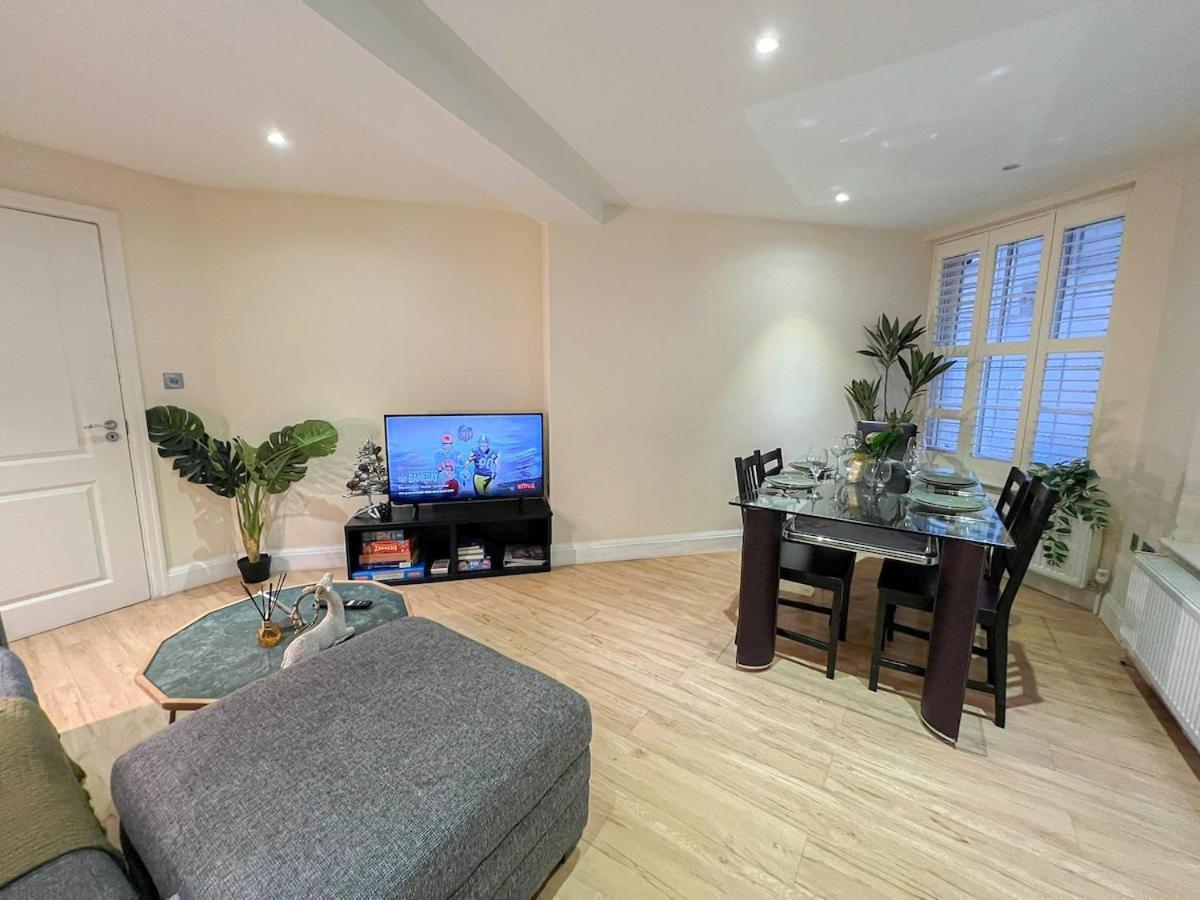 3 Bedroom Apartment With Private Terrace In Pimlico, Westminster, Victoria Londen Buitenkant foto