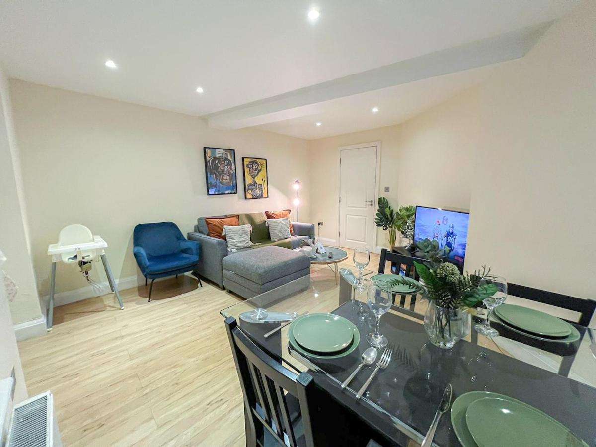 3 Bedroom Apartment With Private Terrace In Pimlico, Westminster, Victoria Londen Buitenkant foto